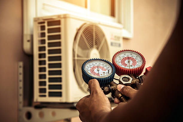 Professional Hvac technician working in Wellborn, FL